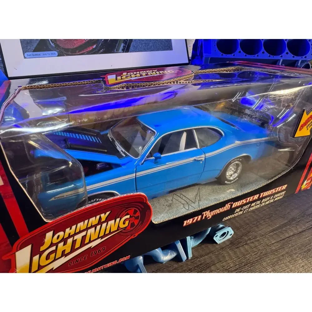 Johnny Lightning 1/24 muscle car R19 1971 Plymouth Duster Twister